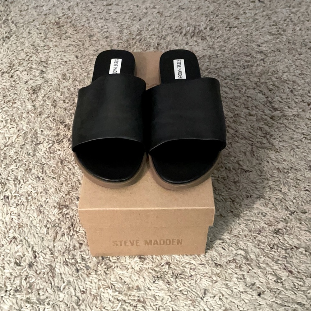 Steve Madden slides, color black, size 10